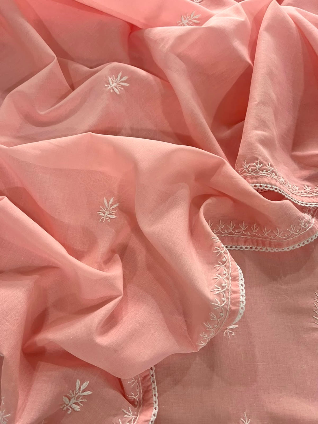 Soothing Lucknowi Chikankari