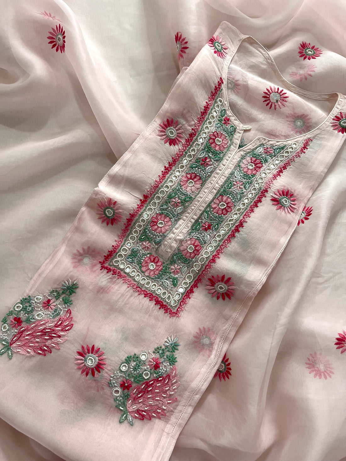 Lucknowi Chikankari